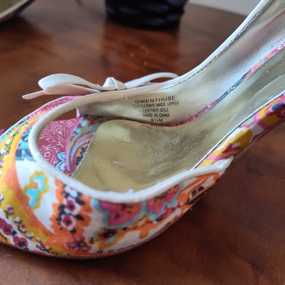 Guess Gwenthuse open toe D'Orsay multi color paisley stiletto pump - Picture 7 of 8